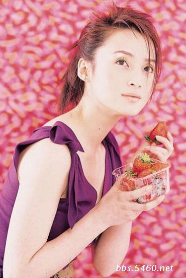 第五种：不分场合，象兔子一样嘴里零食不断的mm