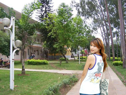 偷拍被发现.jpg