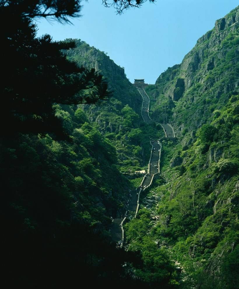 東岳泰山南天門.jpg