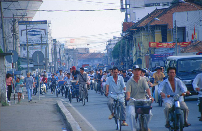 胡志明市的上下班高峰.jpg