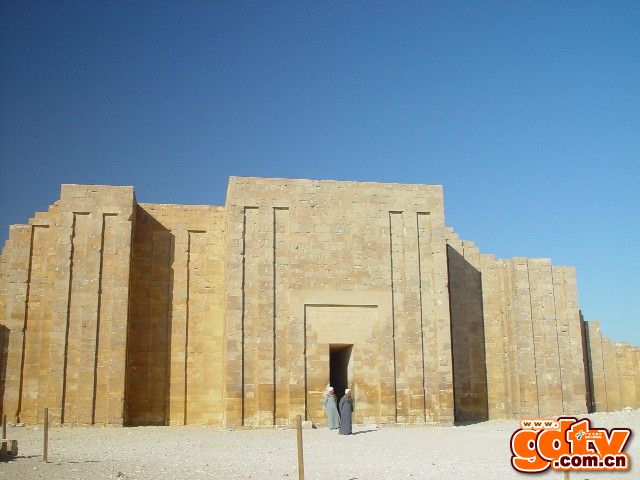 塞加拉的佐瑟殡葬建筑群的入口.jpg