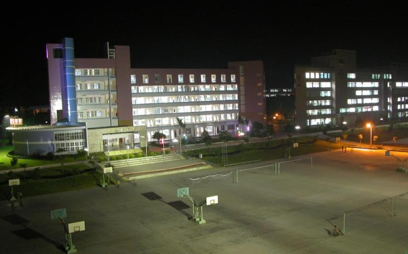 学校教学楼夜景.jpg