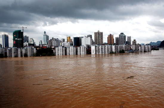 2009年7月4日6时许，广西柳州河水超警戒水位6.6米，图为城区景象。