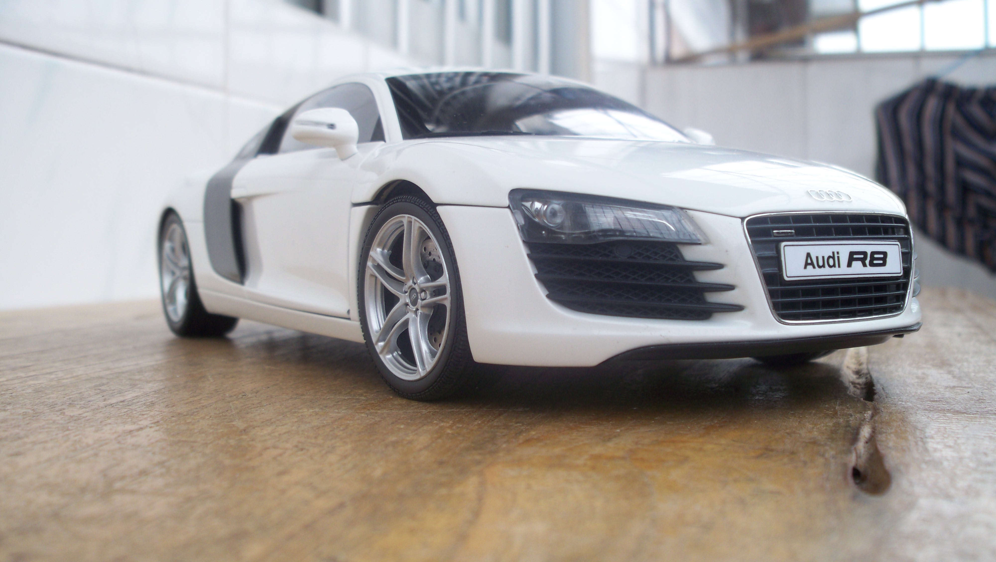 R8的侧面特写